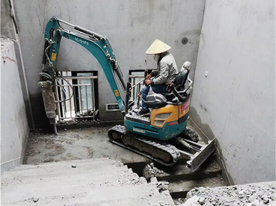 上海小挖机租赁找腾耀，设备全，施工快，费用低